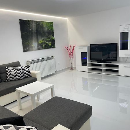 Apartment White Zagreb - Private Parking&Garage Exterior photo